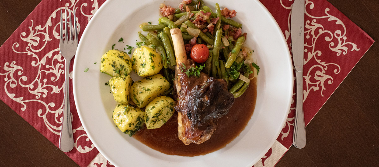 Lammkeule mit Zutaten