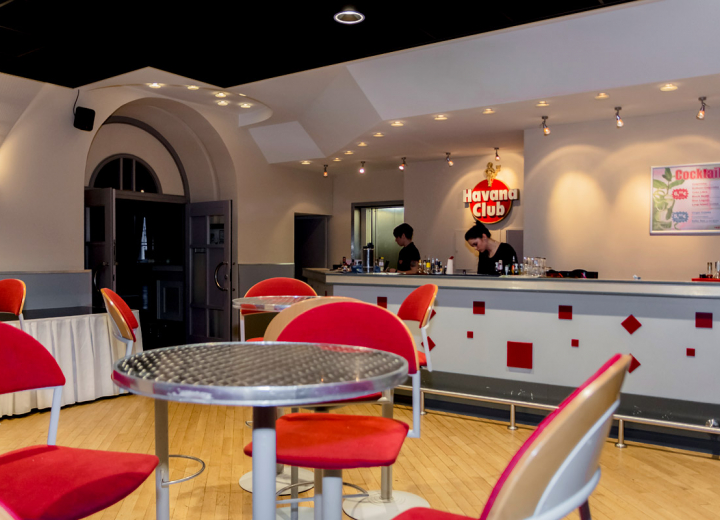 Bar mit Personal