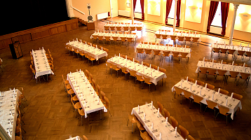 Ballsaal Börse Coswig mit Tischanordnungen