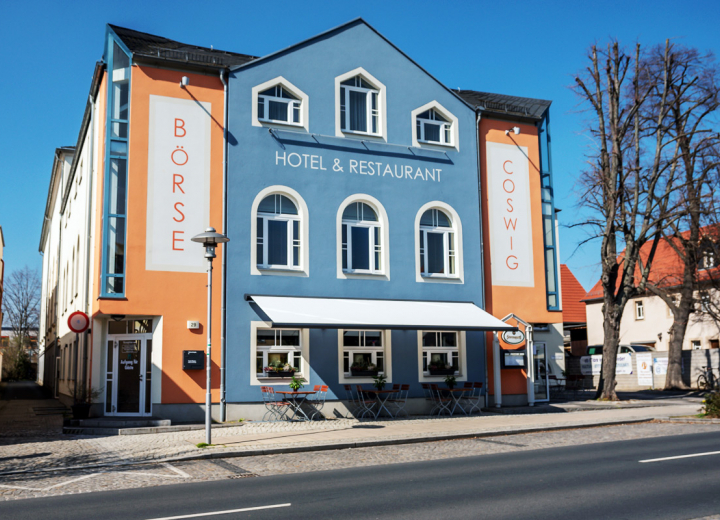 Komplette Außenansicht Börse Coswig