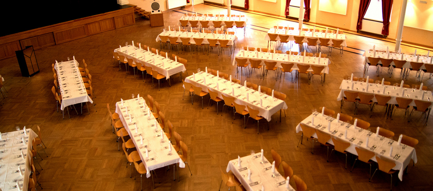 Ballsaal Börse Coswig mit Tischanordnungen